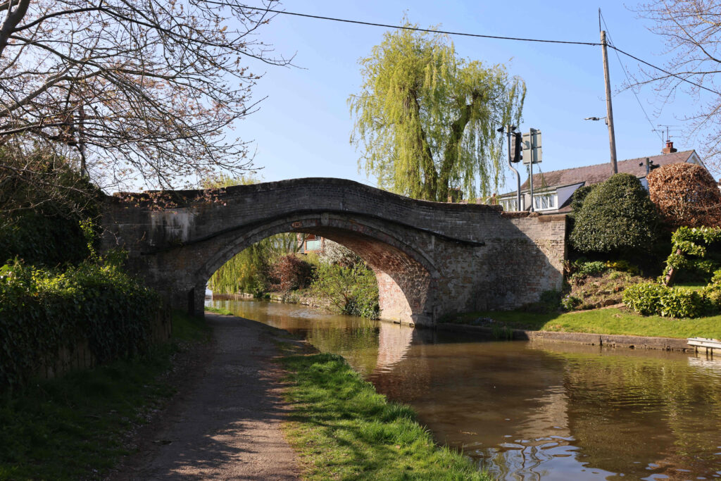 V12 Rowton Bridge