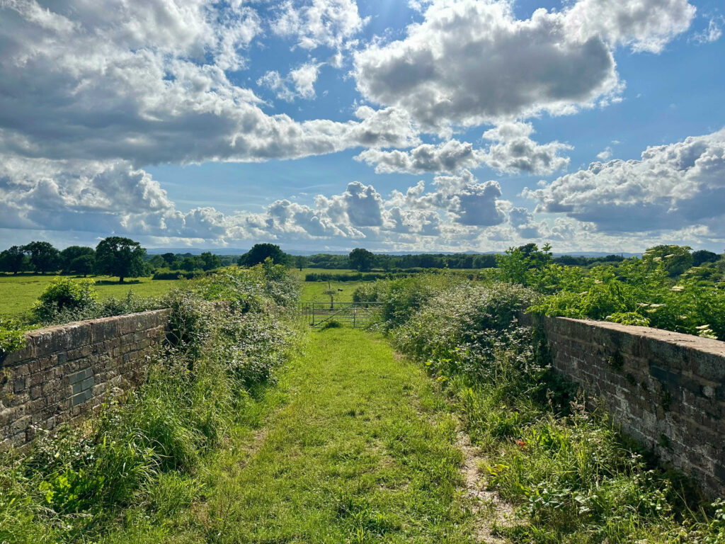 V32 Old Woman's Lane